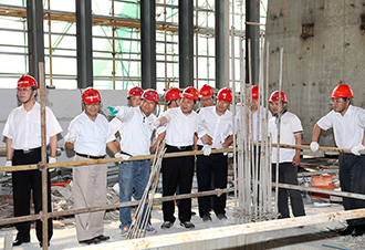 新闻 | 扬州市委书记谢正义莅临 “廖家沟城市中央公园和扬州马可波罗花世界”现场